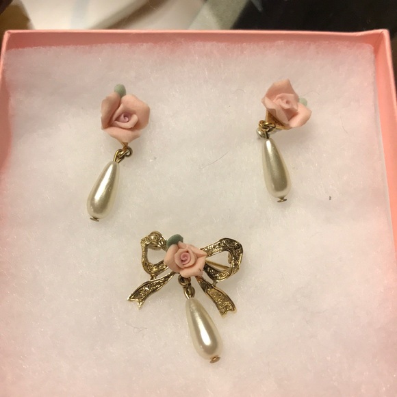 Jewelry - Pink rose earrings and pin